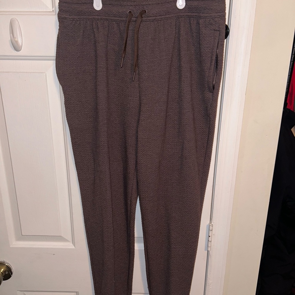 Men’s brown textured joggers